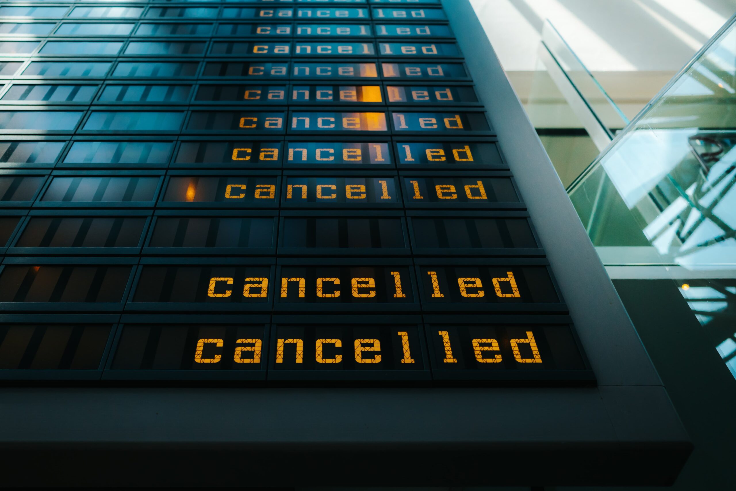 Flight Cancellations to UAE From South Africa? Visa Updates, Rebook & Refund Tips